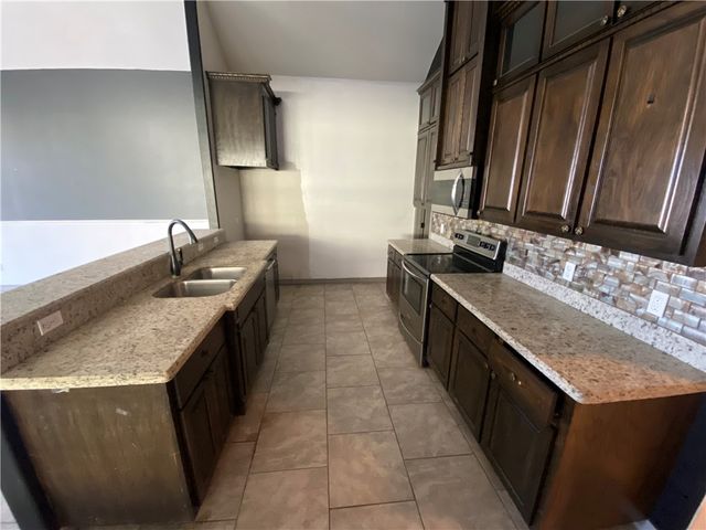 2079 Isabella Dr, Kingsville, TX 78363