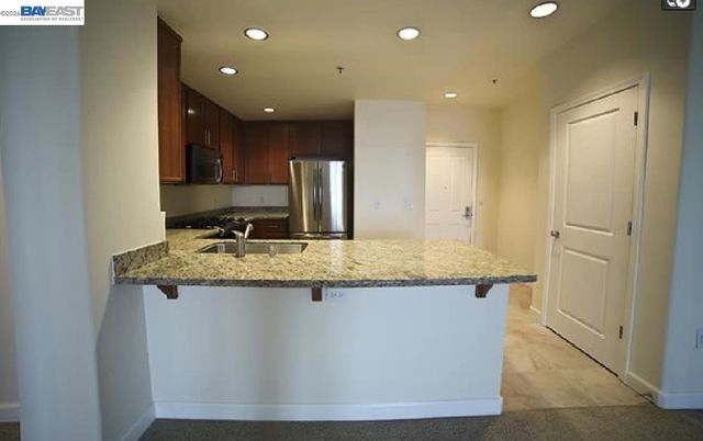 423 7Th St 208, Oakland, CA 94607