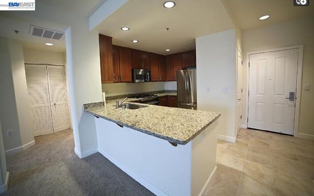 423 7Th St 208, Oakland, CA 94607