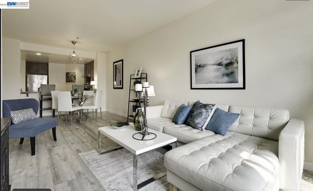423 7Th St 208, Oakland, CA 94607