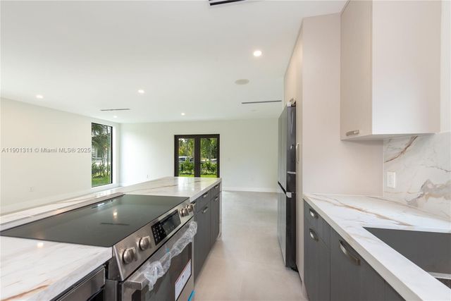 101 SW 25th Rd, Miami, FL 33129