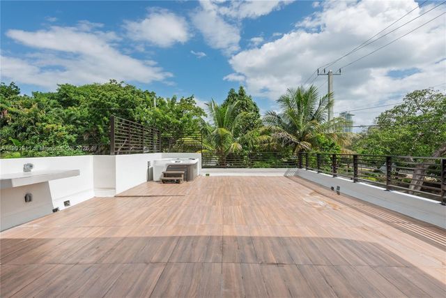 101 SW 25th Rd, Miami, FL 33129