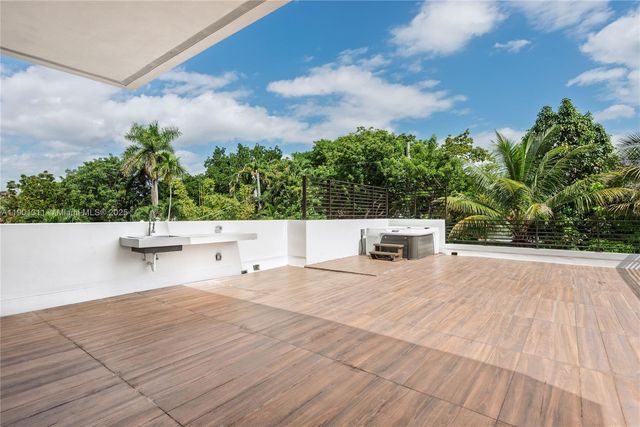 101 SW 25th Rd, Miami, FL 33129