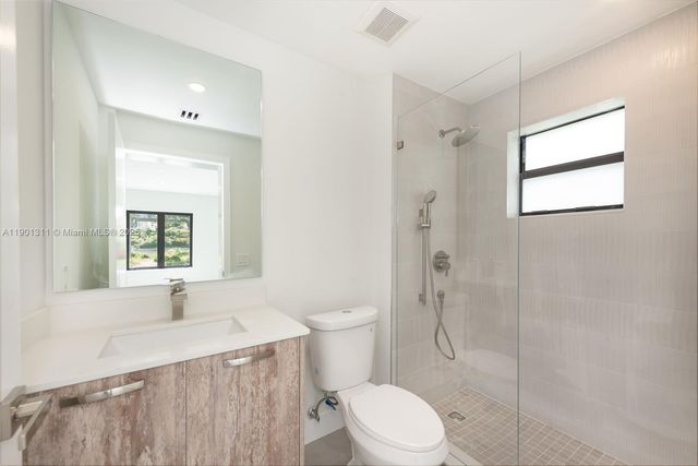 101 SW 25th Rd, Miami, FL 33129