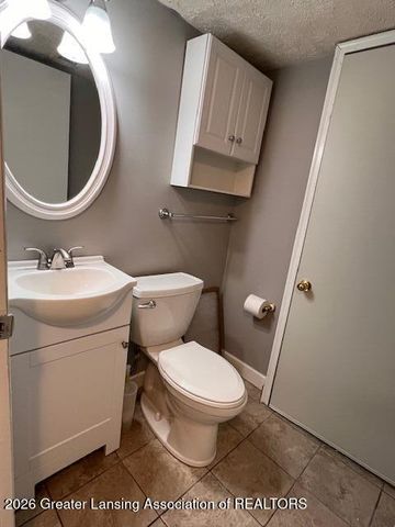 2710-2712 Geert Court, Lansing, MI 48910