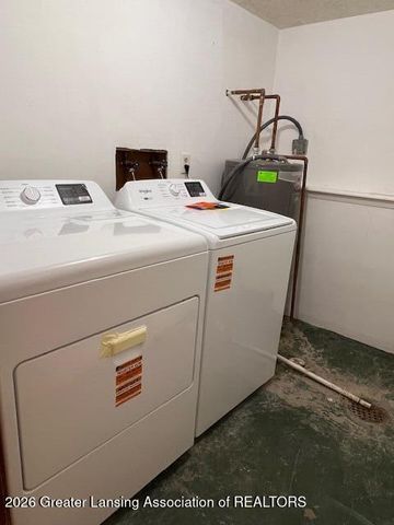 2710-2712 Geert Court, Lansing, MI 48910