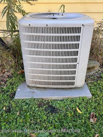 2710-2712 Geert Court, Lansing, MI 48910