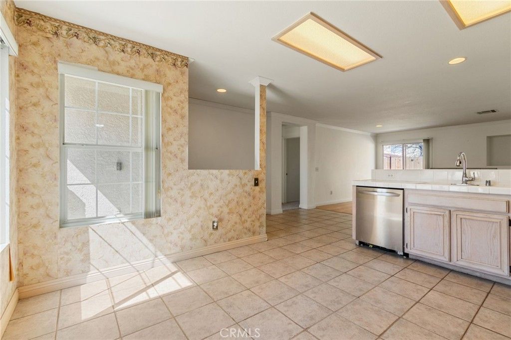 Image 14 of property listing at 6157 W Avenue J4, Lancaster, CA 93536
