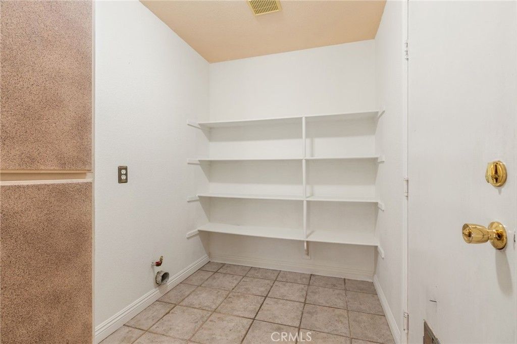 Image 16 of property listing at 6157 W Avenue J4, Lancaster, CA 93536