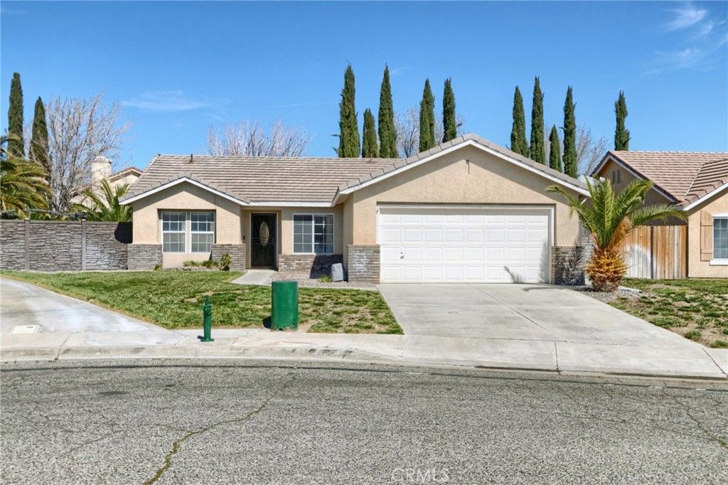 Image 2 of property listing at 6157 W Avenue J4, Lancaster, CA 93536