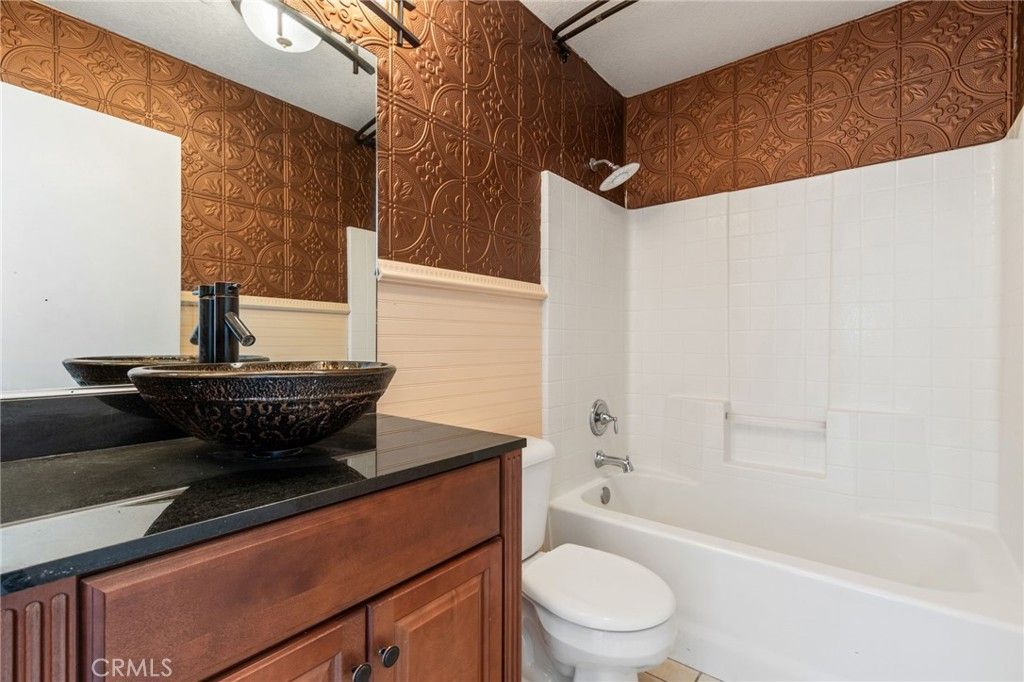 Image 20 of property listing at 6157 W Avenue J4, Lancaster, CA 93536