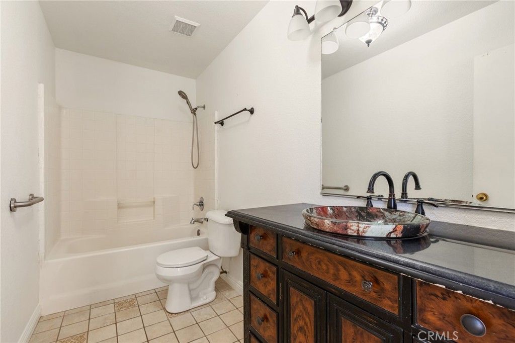 Image 25 of property listing at 6157 W Avenue J4, Lancaster, CA 93536