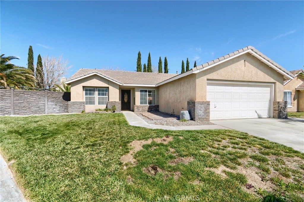 Image 4 of property listing at 6157 W Avenue J4, Lancaster, CA 93536