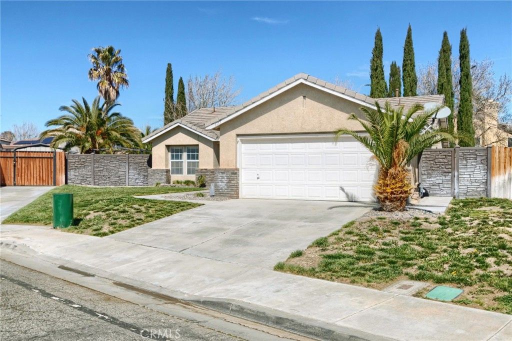 Image 5 of property listing at 6157 W Avenue J4, Lancaster, CA 93536