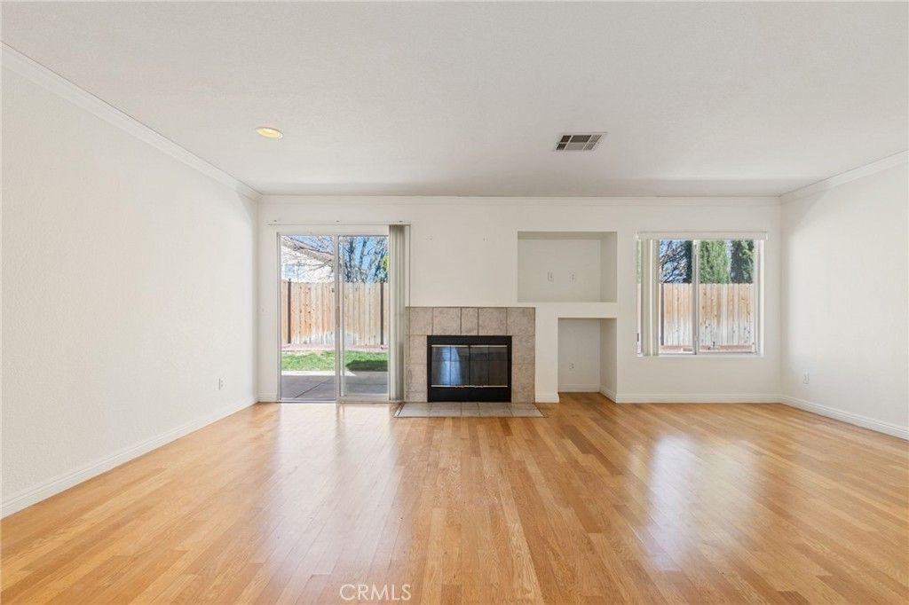 Image 7 of property listing at 6157 W Avenue J4, Lancaster, CA 93536