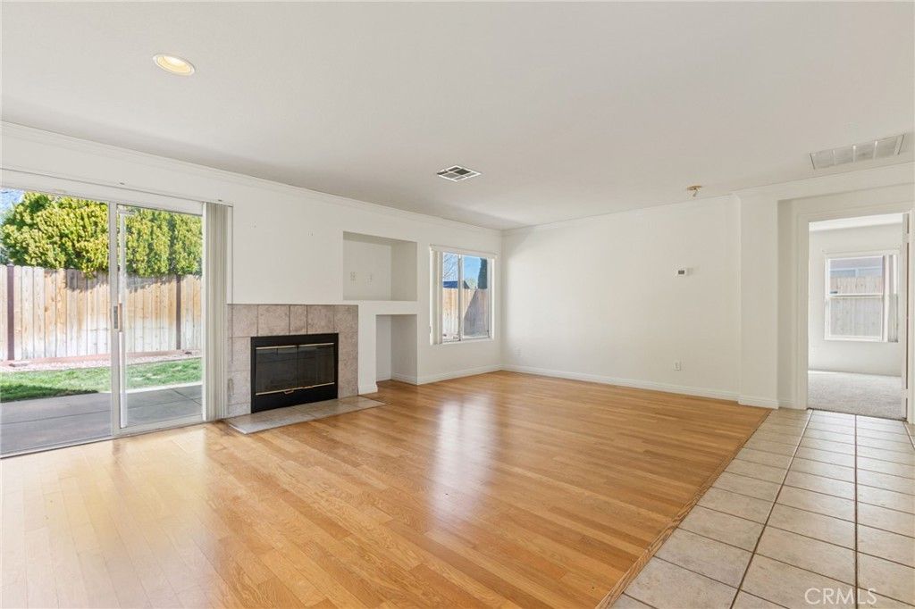 Image 8 of property listing at 6157 W Avenue J4, Lancaster, CA 93536