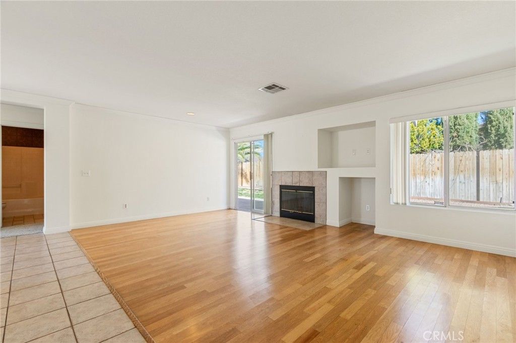 Image 9 of property listing at 6157 W Avenue J4, Lancaster, CA 93536