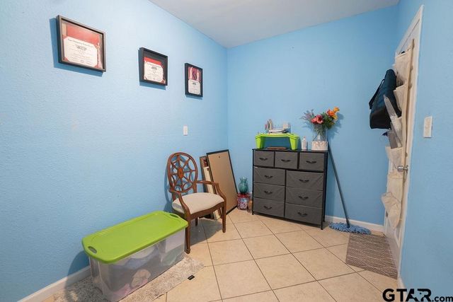 915 Lindsey Ln, Tyler, TX 75701