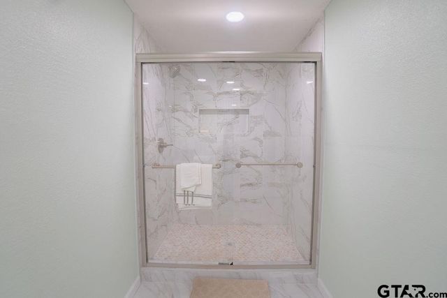 915 Lindsey Ln, Tyler, TX 75701