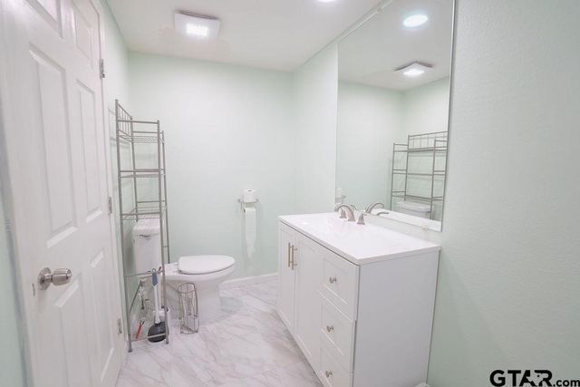 915 Lindsey Ln, Tyler, TX 75701