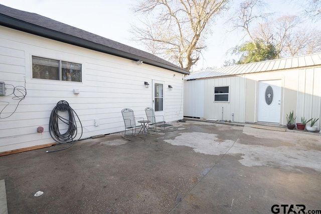 915 Lindsey Ln, Tyler, TX 75701