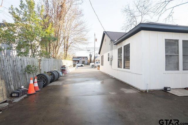 915 Lindsey Ln, Tyler, TX 75701