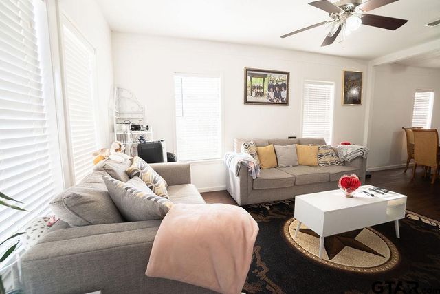 915 Lindsey Ln, Tyler, TX 75701