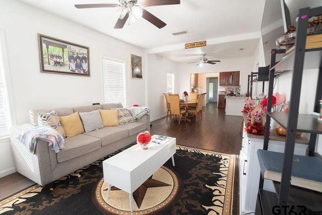 915 Lindsey Ln, Tyler, TX 75701