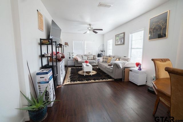 915 Lindsey Ln, Tyler, TX 75701