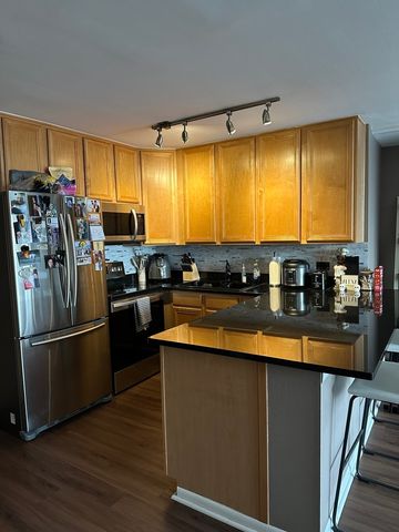 5800 Oakwood Drive 5G, Lisle, IL 60532