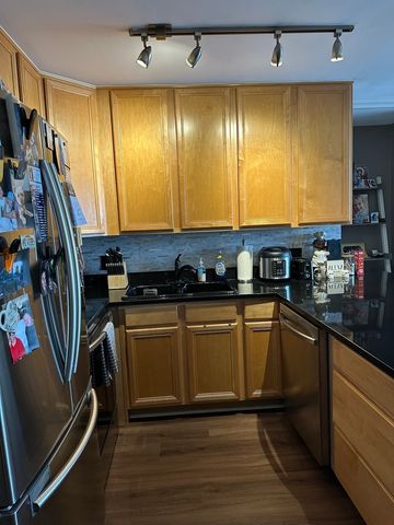 5800 Oakwood Drive 5G, Lisle, IL 60532