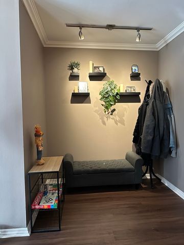 5800 Oakwood Drive 5G, Lisle, IL 60532