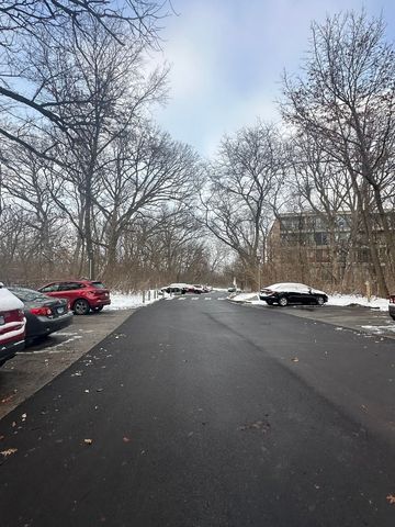 5800 Oakwood Drive 5G, Lisle, IL 60532