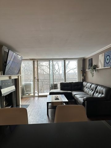 5800 Oakwood Drive 5G, Lisle, IL 60532