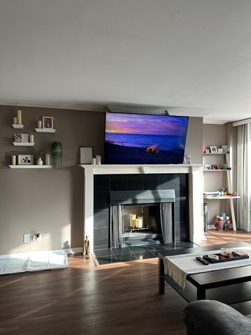 5800 Oakwood Drive 5G, Lisle, IL 60532