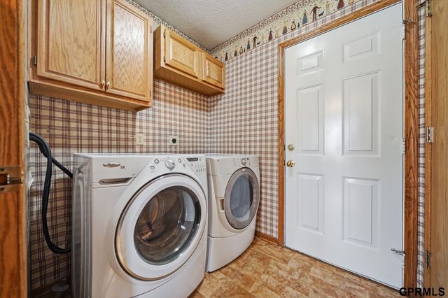 2830 Crown Pointe Road, Lincoln, NE 68506