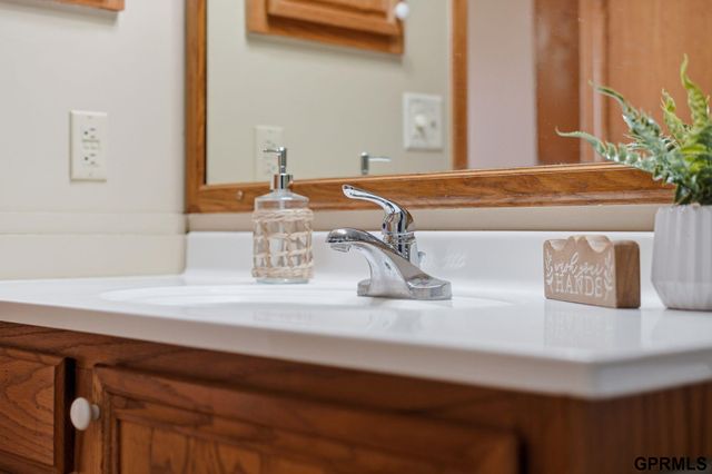 2830 Crown Pointe Road, Lincoln, NE 68506