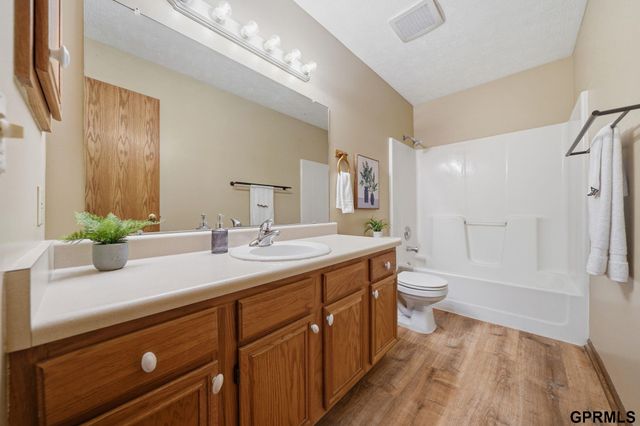 2830 Crown Pointe Road, Lincoln, NE 68506