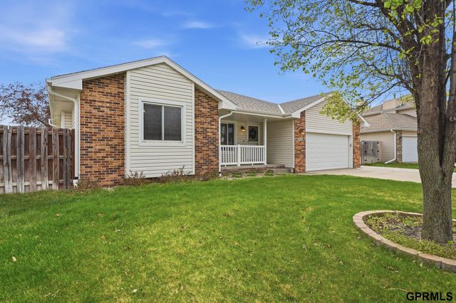2830 Crown Pointe Road, Lincoln, NE 68506