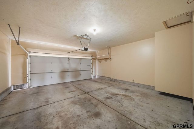 2830 Crown Pointe Road, Lincoln, NE 68506