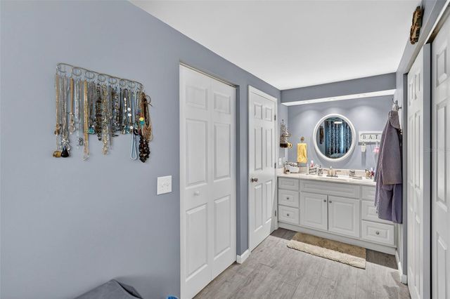 400 VIVAR, North Port, FL 34287