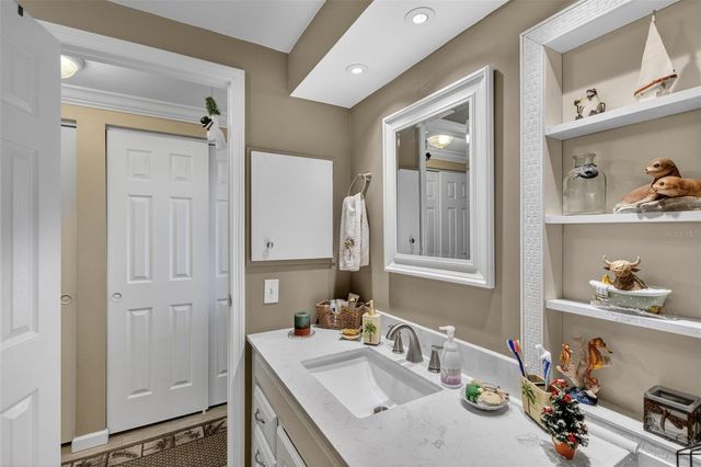 400 VIVAR, North Port, FL 34287