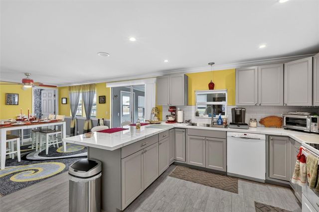 400 VIVAR, North Port, FL 34287