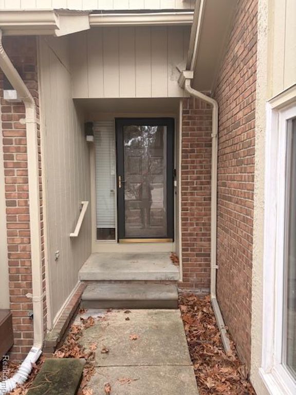 5541 Walnut Circle W Circle W, West Bloomfield Charter Township, MI 48322