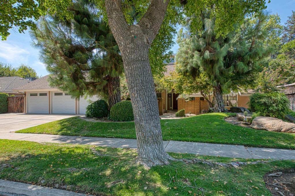 8615 N Bond Street, Fresno, CA 93720