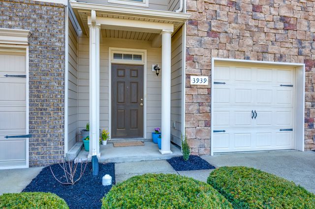 3939 Cannonsgate Ln, Murfreesboro, TN 37128