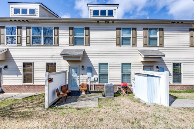 3939 Cannonsgate Ln, Murfreesboro, TN 37128