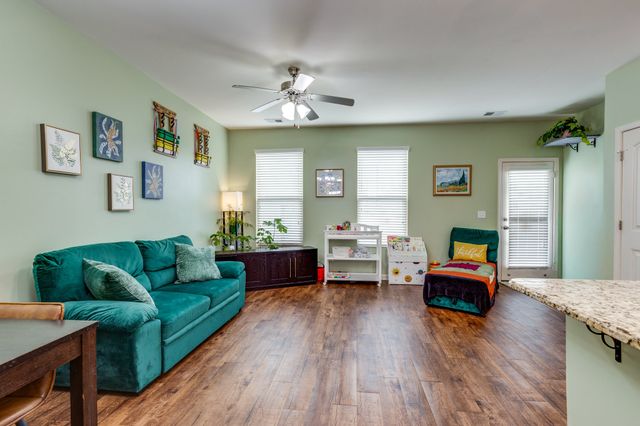 3939 Cannonsgate Ln, Murfreesboro, TN 37128