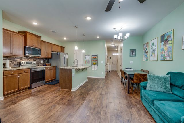 3939 Cannonsgate Ln, Murfreesboro, TN 37128