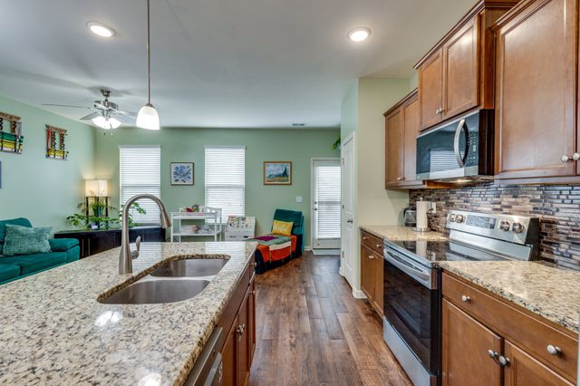 3939 Cannonsgate Ln, Murfreesboro, TN 37128